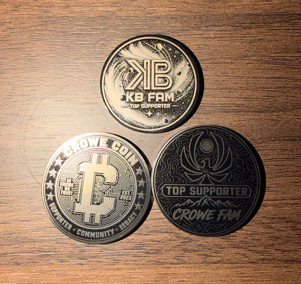 AugieGaminGG's tweet photo. 🪙 WHEN THE GAMING COMMUNITY STARTS SENDING CHALLENGE COINS! 🔥

Got some awesome mail from two great guys in the gaming community, @CroweGamingg and @KooterBomb !

First up, Crowe came through with TWO incredible challenge coins! The detail on these things is outstanding, and having my name on them makes them even better. Definitely something I’ll be keeping on display! 💪

Then we have Kooterbomb… 😂

Brother, I appreciate the coin, I really do. But I gotta ask…

DID CROWE GET THE FULL-SIZE PACKAGE AND YOU ORDER YOURS OFF THE KIDS’ MENU?! 💀🤣

Crowe sends me two big coins, and Kooter sends me one that looks like it came with a Happy Meal! 🍔🪙

I’m just messing with you, Kooter! 😂 Size doesn’t matter… at least that’s what we’re going with today! 🤏🤣

All jokes aside, I genuinely appreciate both of you. These aren’t just challenge coins. They’re reminders of the friendships, support, and connections we’ve built through gaming and streaming.

That’s what this community is all about. Supporting each other, showing love, and occasionally giving your buddies a hard time!

Much love to both @CroweGamingg and @KooterBomb ! 🤝

And Kooter… next time, I’ll send you a magnifying glass so you can inspect yours! 🔍😂

🫡 NEVER SURRENDER, NEVER GIVE UP.

#AugieGG #GamingCommunity #ChallengeCoins #StreamerCommunity #ContentCreators #CommunitySupport #GamingFamily