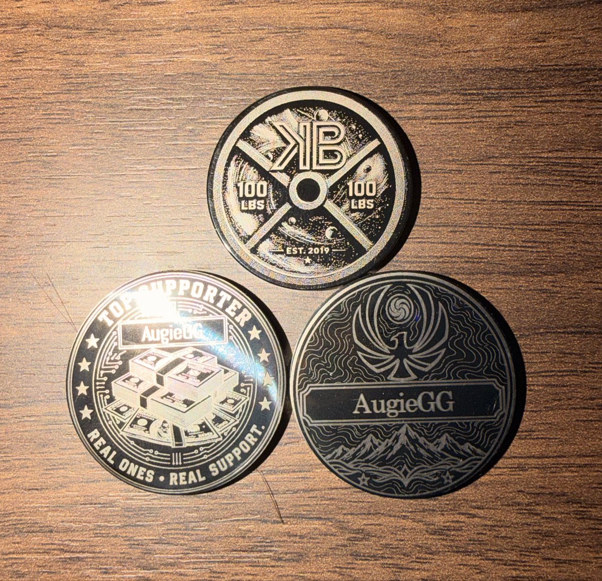 AugieGaminGG's tweet photo. 🪙 WHEN THE GAMING COMMUNITY STARTS SENDING CHALLENGE COINS! 🔥

Got some awesome mail from two great guys in the gaming community, @CroweGamingg and @KooterBomb !

First up, Crowe came through with TWO incredible challenge coins! The detail on these things is outstanding, and having my name on them makes them even better. Definitely something I’ll be keeping on display! 💪

Then we have Kooterbomb… 😂

Brother, I appreciate the coin, I really do. But I gotta ask…

DID CROWE GET THE FULL-SIZE PACKAGE AND YOU ORDER YOURS OFF THE KIDS’ MENU?! 💀🤣

Crowe sends me two big coins, and Kooter sends me one that looks like it came with a Happy Meal! 🍔🪙

I’m just messing with you, Kooter! 😂 Size doesn’t matter… at least that’s what we’re going with today! 🤏🤣

All jokes aside, I genuinely appreciate both of you. These aren’t just challenge coins. They’re reminders of the friendships, support, and connections we’ve built through gaming and streaming.

That’s what this community is all about. Supporting each other, showing love, and occasionally giving your buddies a hard time!

Much love to both @CroweGamingg and @KooterBomb ! 🤝

And Kooter… next time, I’ll send you a magnifying glass so you can inspect yours! 🔍😂

🫡 NEVER SURRENDER, NEVER GIVE UP.

#AugieGG #GamingCommunity #ChallengeCoins #StreamerCommunity #ContentCreators #CommunitySupport #GamingFamily
