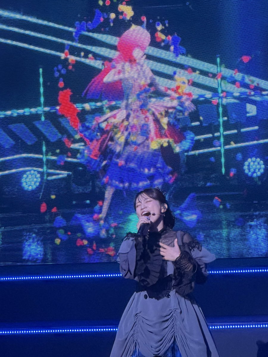 FLIGHTNZ's tweet photo. #アニマーシブライブ竜とそばかすの姫 ゲネプロ観劇！映画の世界に入り込んだような没入感とステージとスマホが連動する参加型公演で応援上映のように皆で盛り上がれてめちゃ楽しい📱映像と音楽、ライブパフォーマンスが一体化した新感覚体験でした！miwaさんの歌声も素敵✨これはリピートしたいな☺️ https://t.co/0z1c4eYuZP