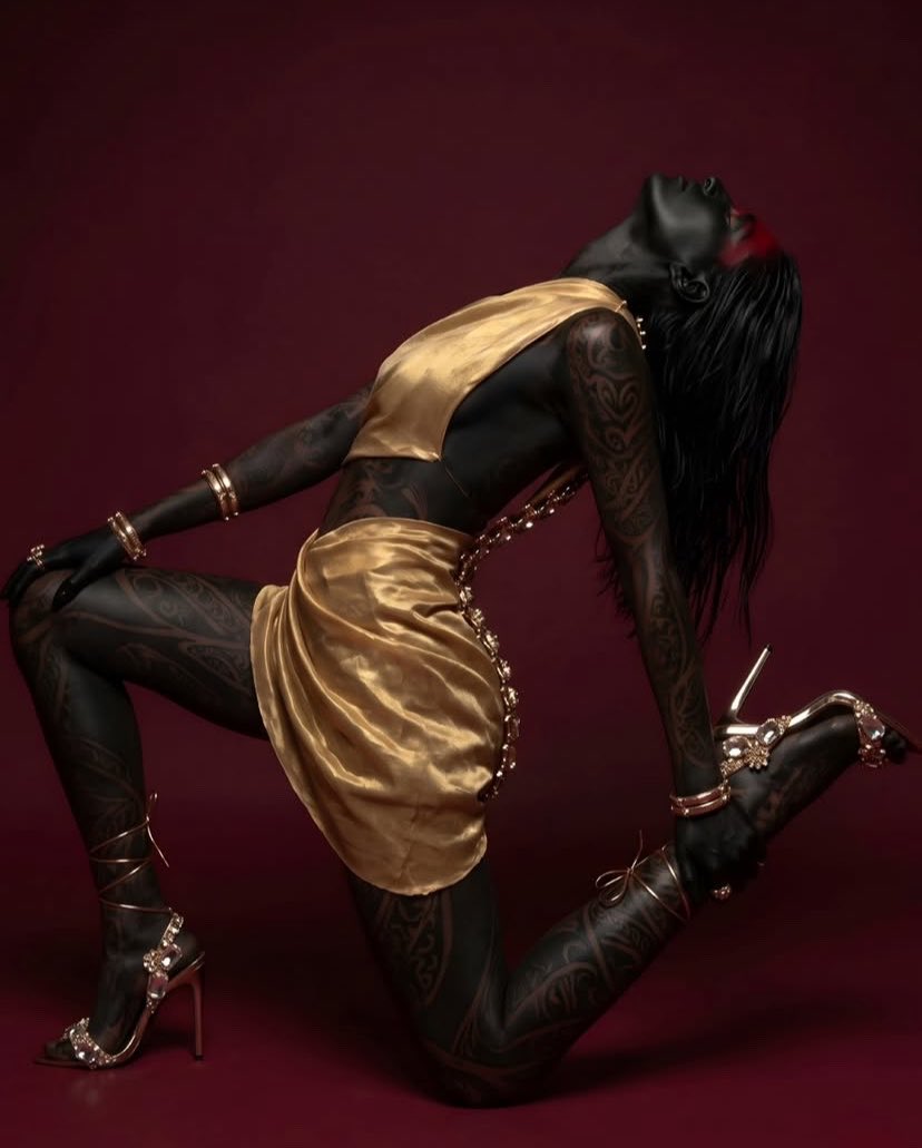 Rave_magazin's tweet photo. Two Até’s heels campaign has to be the coldest on the timeline rn. 😮‍💨 https://t.co/1yNbdeyvb5