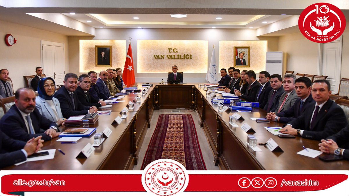 vanashim's tweet photo. Valimiz Sn. Ozan Balcı başkanlığında, Valiliğimiz Ali Paşa Toplantı Salonunda Vali Yardımcıları, Kaymakamlar, İl Jandarma Komutanı, İl Emniyet Müdürü, Kamu kurumlarının müdürleri ve İl Müdürümüz Sn. Vefa Akdoğan'ın katılımıyla toplantı yapıldı.

Toplantıda, başta okul güvenliği olmak üzere genel asayiş-güvenlik tedbirleri, sosyal hizmetler, spor, sağlık gibi ilimizdeki hizmetler ve yapılan çalışmalar değerlendirildi.

@tcailesosyal
@tcvanvaliligi