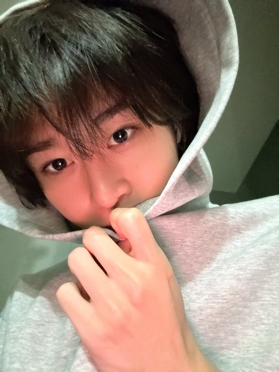 hhruwww's tweet photo. 눈부셔스기루🫳🏻🫳🏻 https://t.co/0qTbGo5jvf