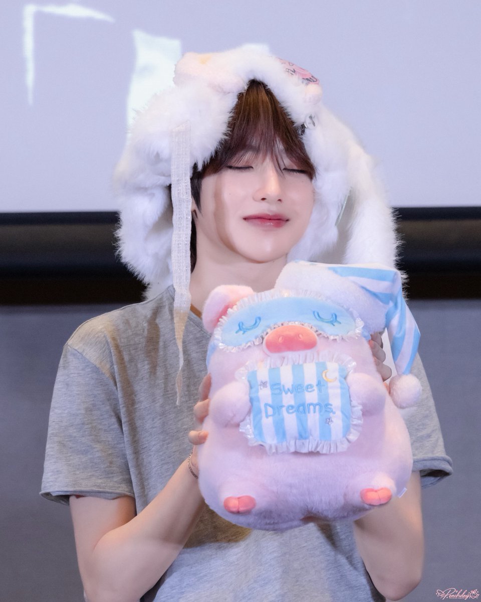 peachday1118's tweet photo. 260822 KMS HONGKONG

🐷💞

#사쿠야 #SAKUYA #サクヤ https://t.co/bItn8VP2ej