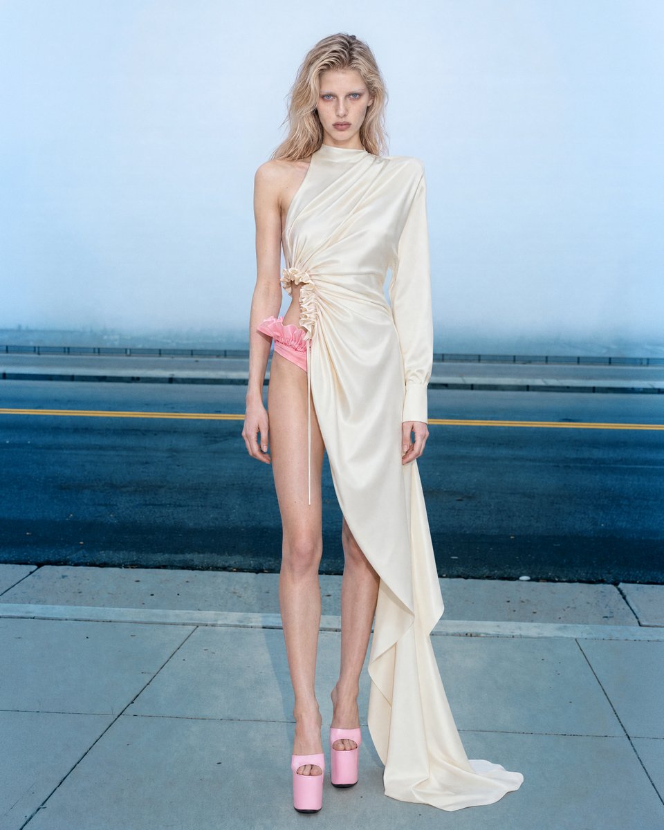 DAVIDKOMALONDON's tweet photo. Introducing Spring-Summer 2027 Collection.
View all images and learn about the inspirations behind the collection at https://t.co/mW2PGn79FU https://t.co/IwHMg7Sw62