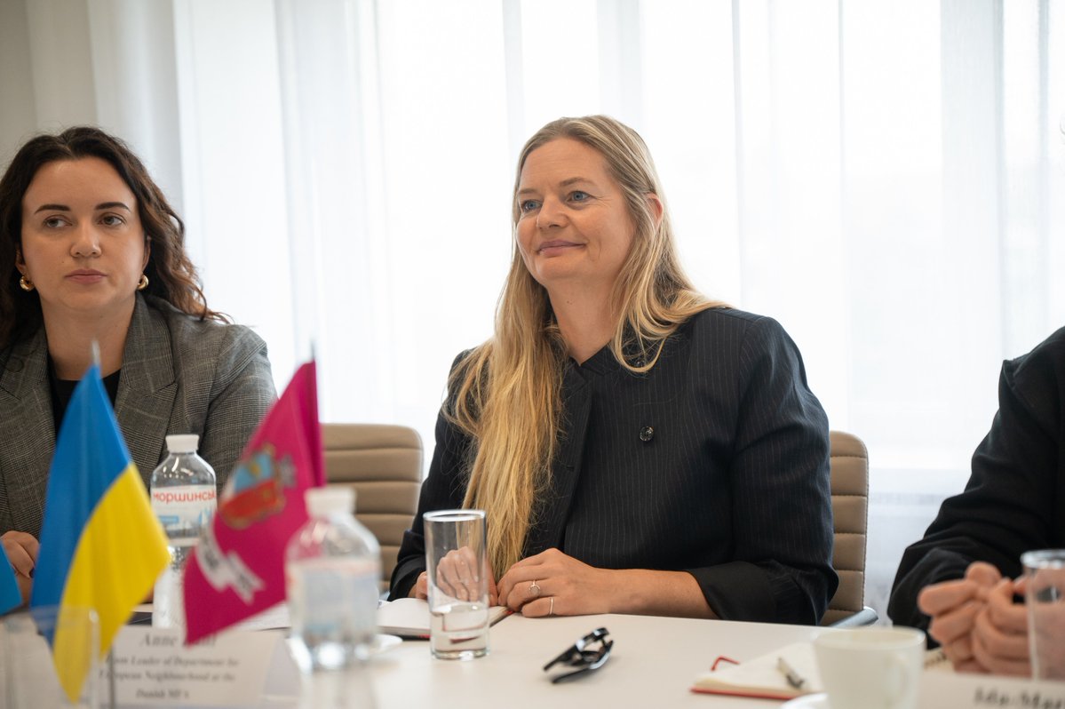 UNDPUkraine's tweet photo. π©π° A delegation led by Anne Kahl from @DanishMFA joined πΊπ³ @UNDP in Mykolaiv Oblast to see joint recovery efforts in action. Through #AreaBasedRecovery, Denmark & UNDP support vocational education, health care, administrative services & long-term recovery planning, helping communities drive their own recovery.