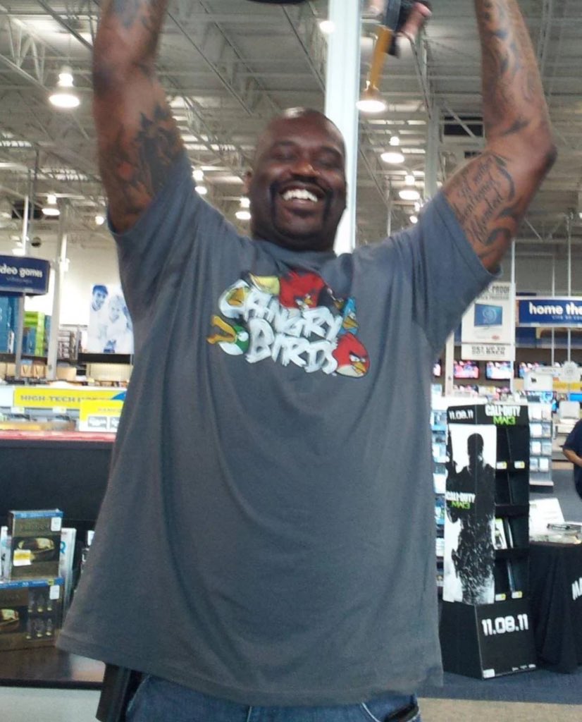 AngryNetwrk's tweet photo. @kezookas literallt all they need to do is go back to selling some of the 2011-2013 era shirt designs. they're legit fashionable https://t.co/KTv3NtORSy