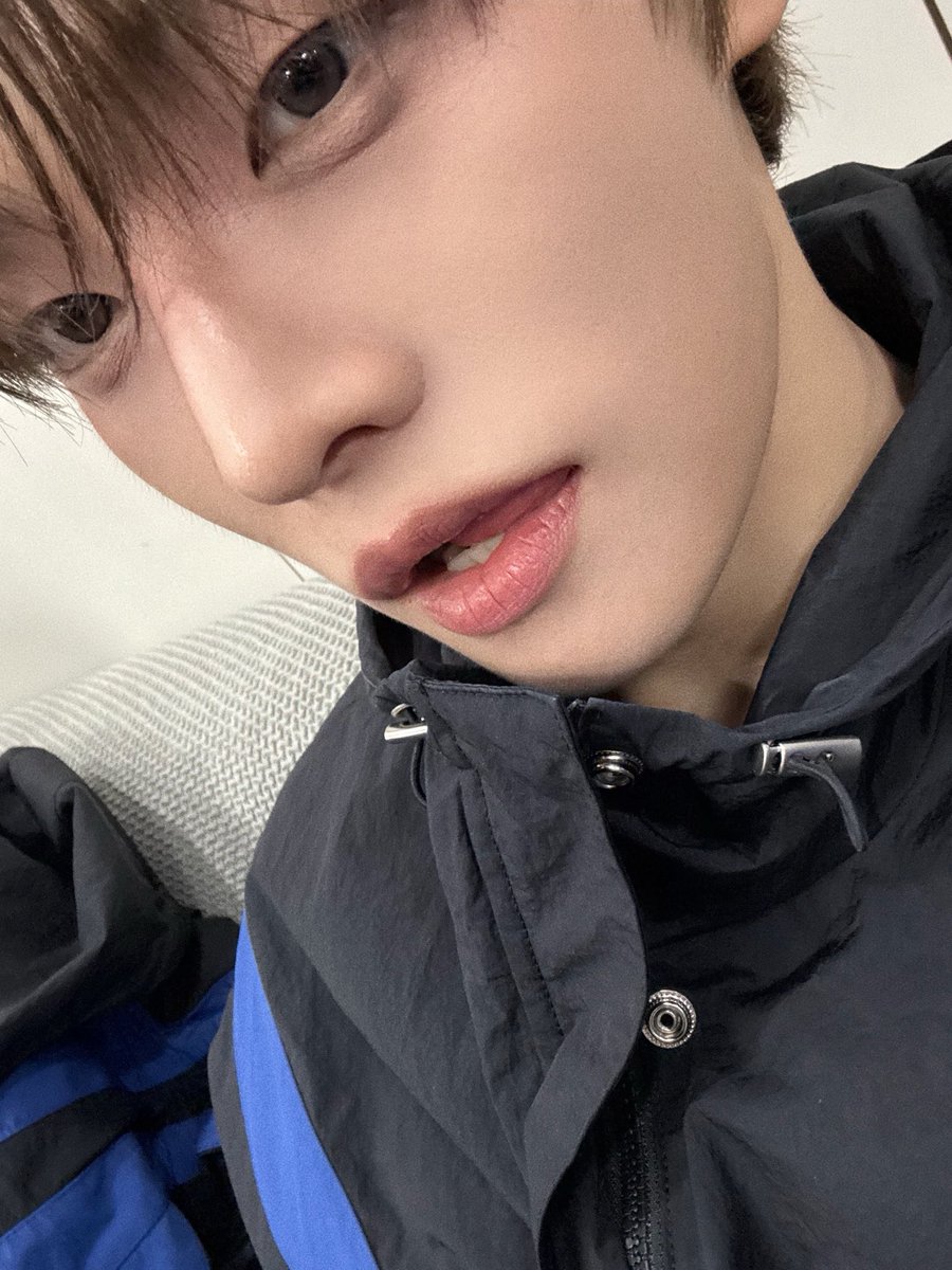 somaeonw's tweet photo. ???? 갑자기 씹레전드셀카 4장줌 https://t.co/vsd5Dck5JI