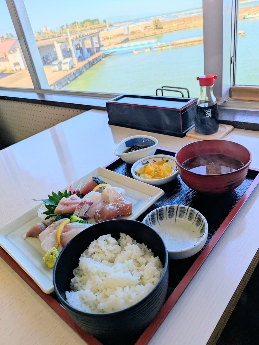 qthklcskdovrbfc's tweet photo. お姉さんに
フロンターレサポーターさんですか？
宮崎まで来てくれてありがとう
ございます
いや、こっちこそありがとうございます、ですよ
#漁師の味港あおしま
#宮崎県
#青島
#テゲバジャーロ宮崎
#テゲバ
#フロンターレ
#frontale https://t.co/S7tploFHQ8