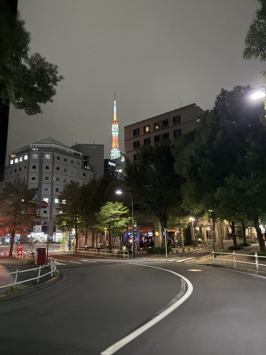 theguratans's tweet photo. 東京タワー https://t.co/DamidzYJHq