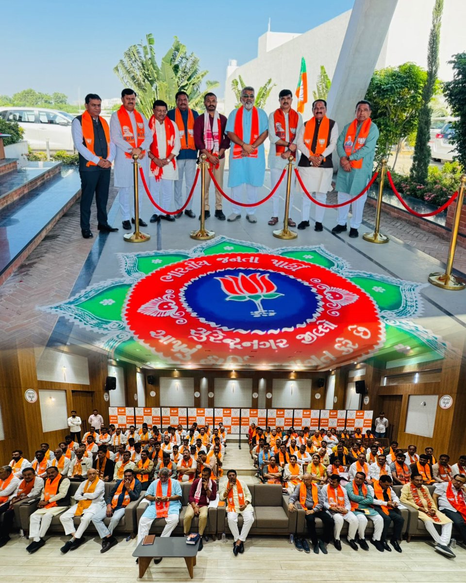 JagdishMakwana_'s tweet photo. 📍 સંગઠનાત્મક બેઠક, સુરેન્દ્રનગર 

માનનીય પ્રદેશ ભાજપ સહ સંગઠન મહામંત્રી શ્રી @arunbinnadi જીન�� અધ્યક્ષતામાં સુરેન્દ્રનગર જિલ્લા ભાજપ કાર્યાલય નમો કમલમ્ ખાતે આયોજિત સંગઠનાત્મક બેઠકમાં ઉપસ્થિત રહી, માર્ગદર્શન મેળવ્યું. https://t.co/tjb4jGmCrd