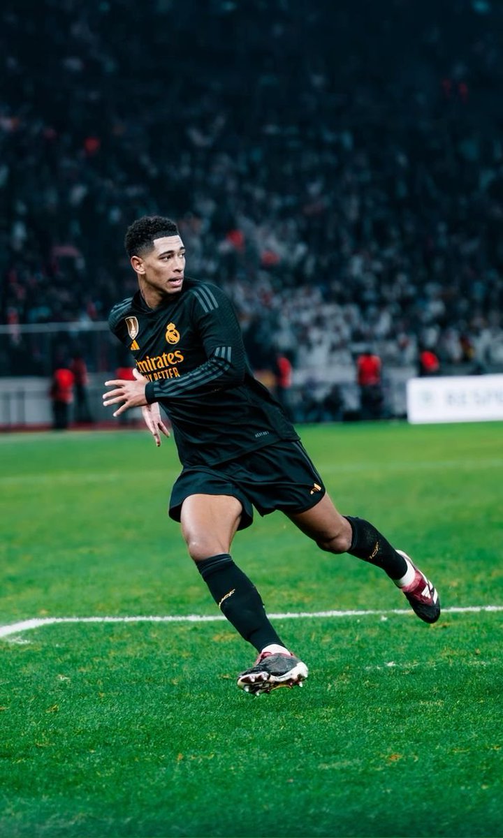 rhaeapologist's tweet photo. him in that black jersey was SO underrated https://t.co/XBKxLnKFgX