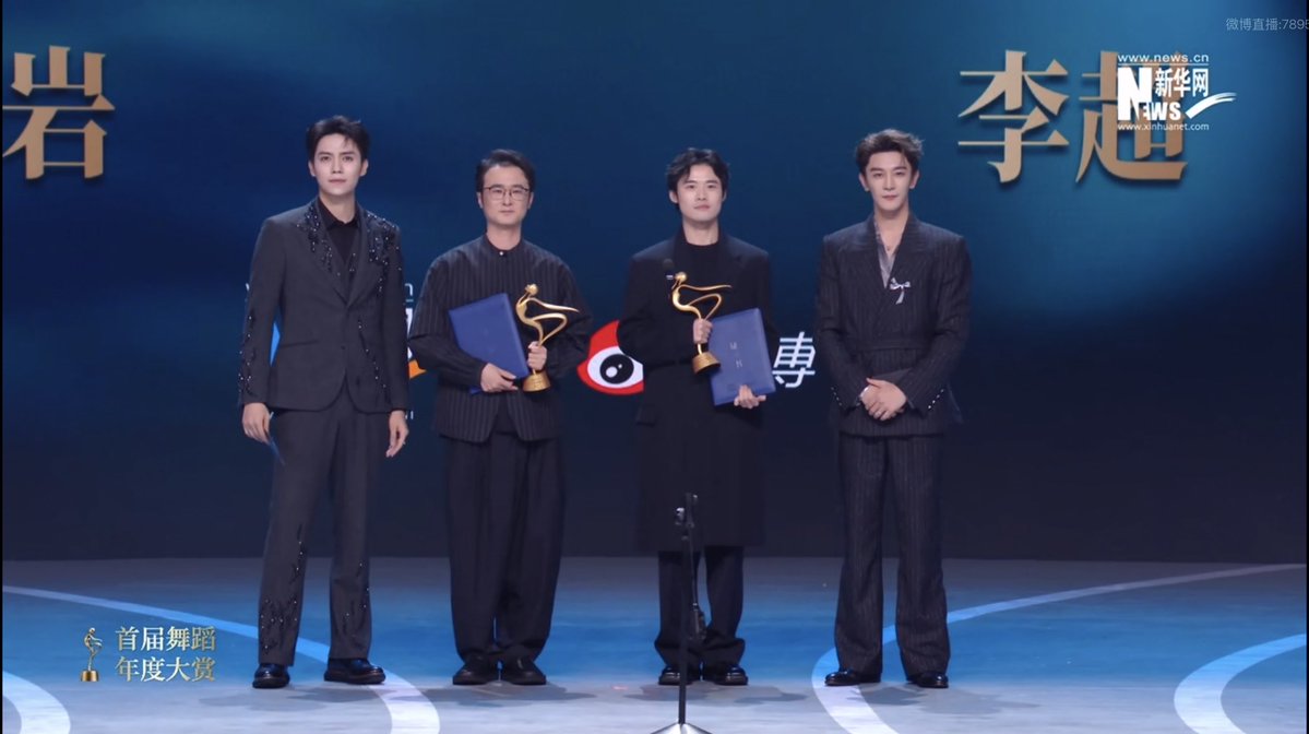 Googgigg7's tweet photo. หนุ่มหล่อแพ็คคู่ ~🥰🥰🥰

#หลัวอีโจว #LuoYizhou #罗一舟 💼🔟 https://t.co/eaTg4CBQSf