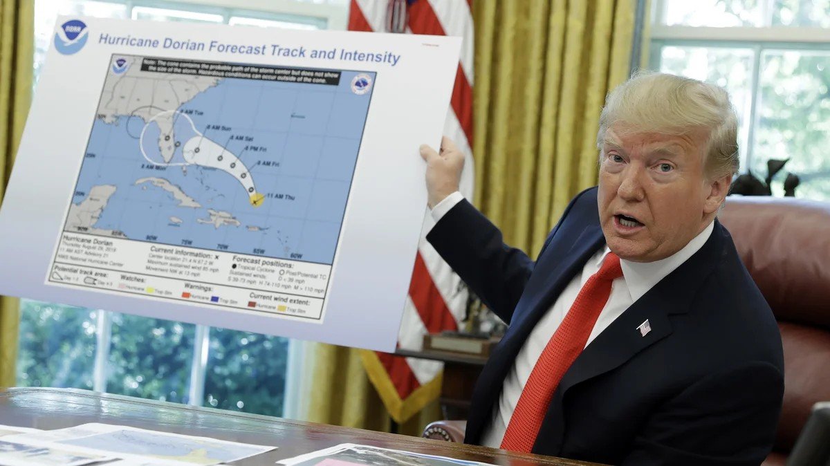 Samuraidontcare's tweet photo. @realDonaldTrump Hurricane heading for gulf cost. Can you draw another map to make it go away?? https://t.co/lcjWf01GQ2