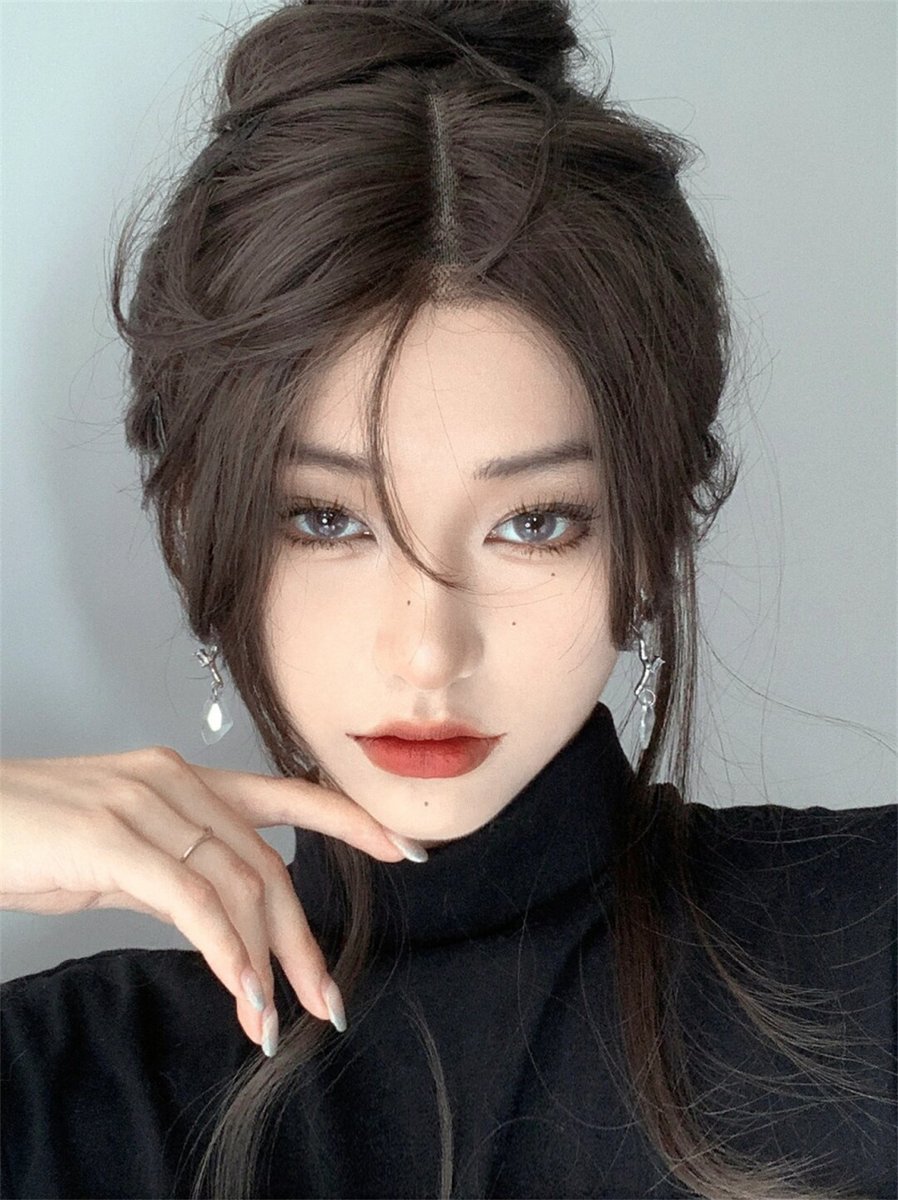 MiNutegzc's tweet photo. Hoy probé un labial con un tono grisáceo intenso que me hace lucir súper elegante en la reunión！ https://t.co/GlmfrBQUJ2
