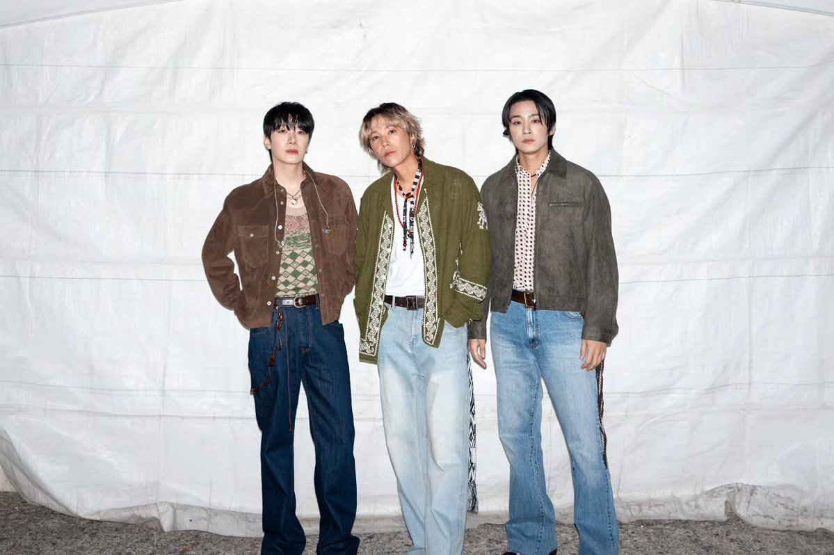 Kkorepo's tweet photo. 「#FTISLAND」#イ・ホンギ、モデル顔負けのメンバーのファッションセンスを公開 
#イホンギ  
🔗https://t.co/wt6zcbj3h5 https://t.co/e7mpchVnvN
