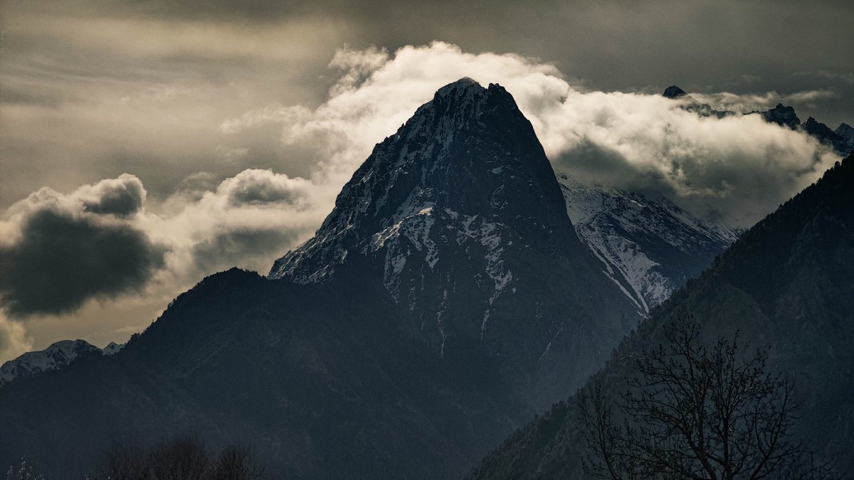 DuckD_11's tweet photo. 山 · 峰
#chinatravel
#beautifulchina
#每日一图
#dailypic
#西藏林芝 https://t.co/BRpupTSg2l