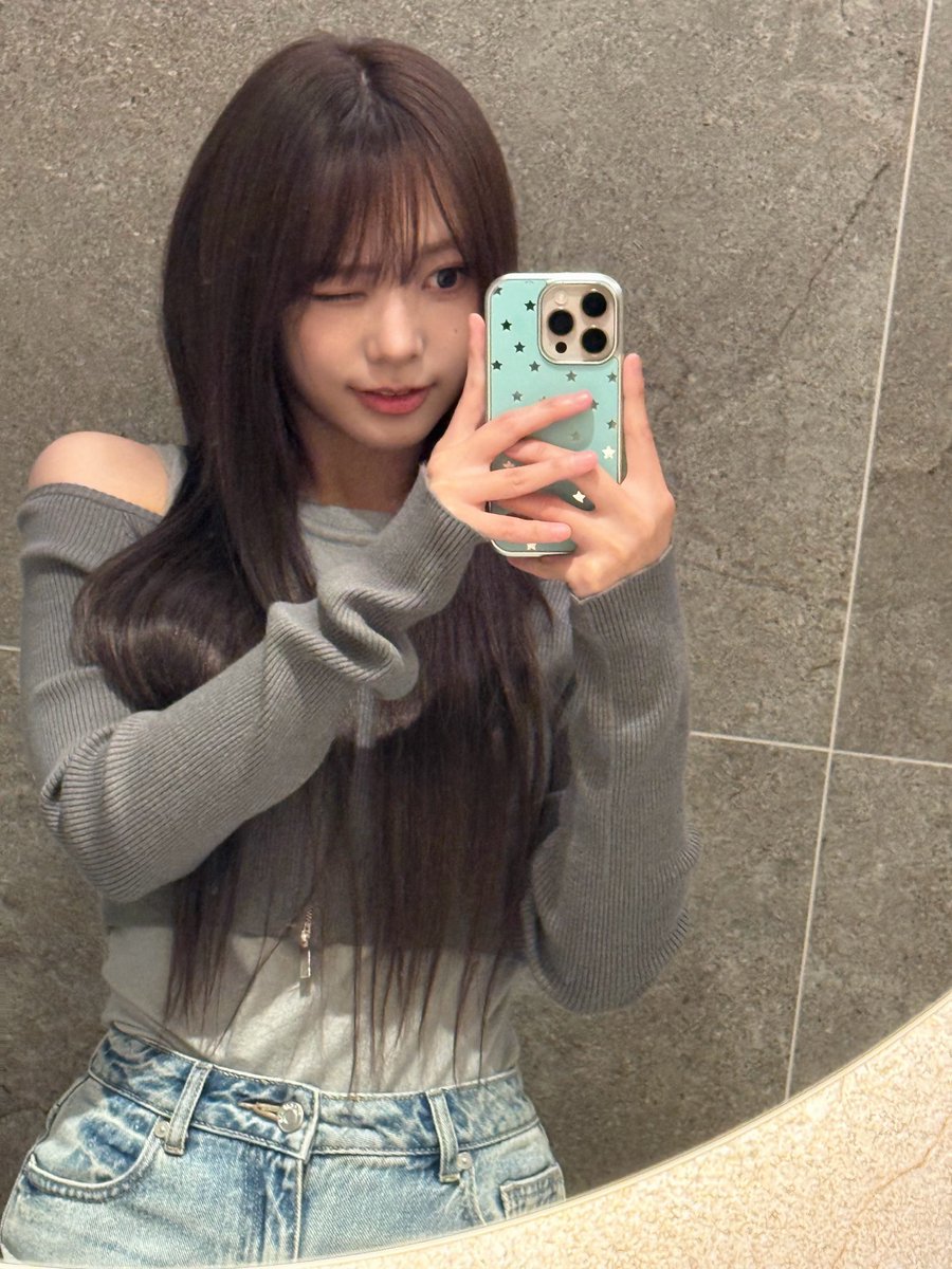 siyo_js's tweet photo. 261009 위버스 포스트

#QWER #시연 #시요밍 #siyeon #しよみん https://t.co/U5D7tzwwo6