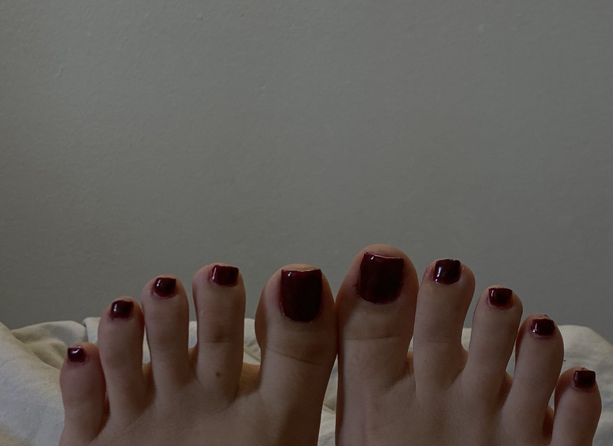 Lila04x's tweet photo. J’ai changé la couleur de mon vernis 😚😚

#pied #findom #domina #soumis #moneymiss #feetpics https://t.co/zz99fpQtFI