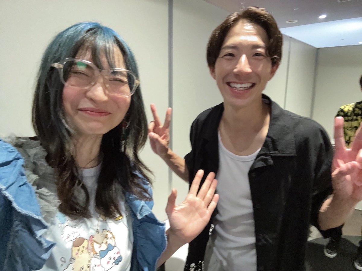 nasa_ta735's tweet photo. 八事ありがとうございました！！

平日から沢山の人が会いにきてくれてほんまにみんなの思い感じた！！

ツアー初日完売まであと8枚まできました！！
完売目指して明日も歌います！！

大貴くんとの抱きしめたい嬉しかったなぁ〜 https://t.co/amjPgGKvaV