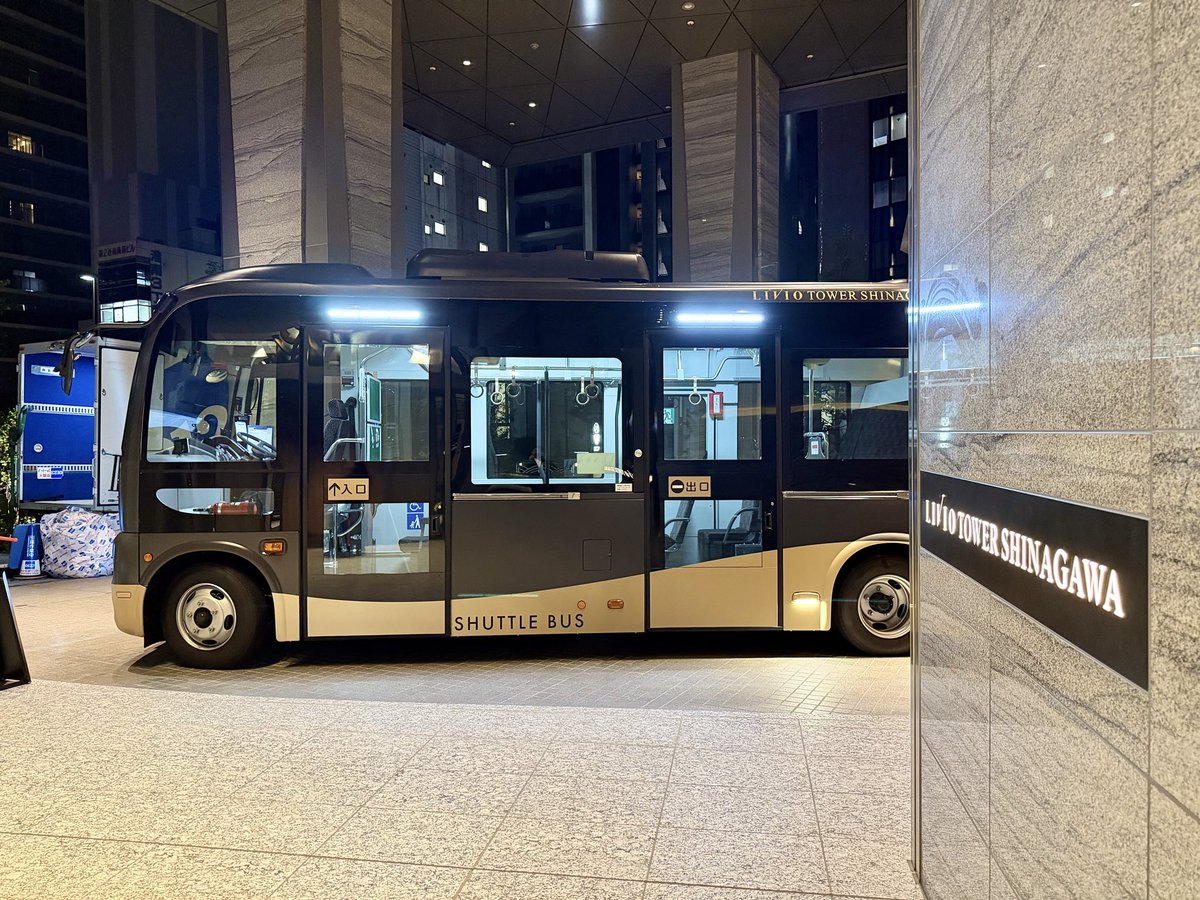 alanz67634074's tweet photo. リ���オタワー品川のシャトルバス、品川駅港南口の乗り場わからなかったけど、ここかなと思う場所にいたら来た！
帰りはグルッと回るから時間10分ぐらいかかったかな。 https://t.co/mxQJqGbIwq