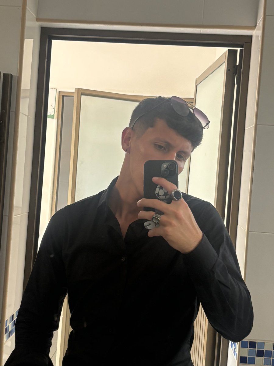 nicolas_tafur's tweet photo. Este trend si me gustó 
#f1twtselfieday https://t.co/koig83lUwY