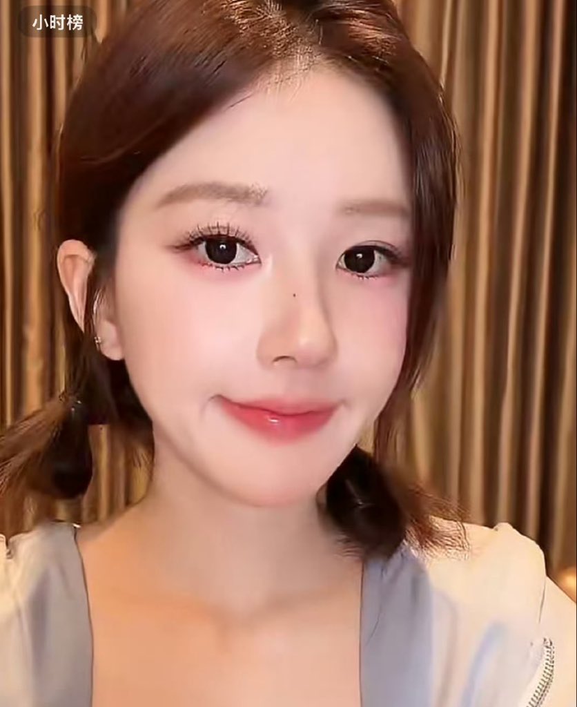 youniebear's tweet photo. #zhaolusi is currently live on douyin with weixiao for toptoy unboxing

what a hectic day MY GOD but i love it here

🔗 https://t.co/THEApLIqJn https://t.co/JHumkwABgz