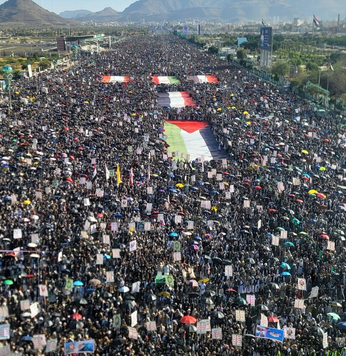 hassansragei's tweet photo. الشعب اليمني  يخرج بمليونيه غير مسبوقه استعداد للتصعيد ...والشعب قرر ان يطهر كل شبر من أرض اليمن ..

صنعاء الان https://t.co/BXZqBghlLT