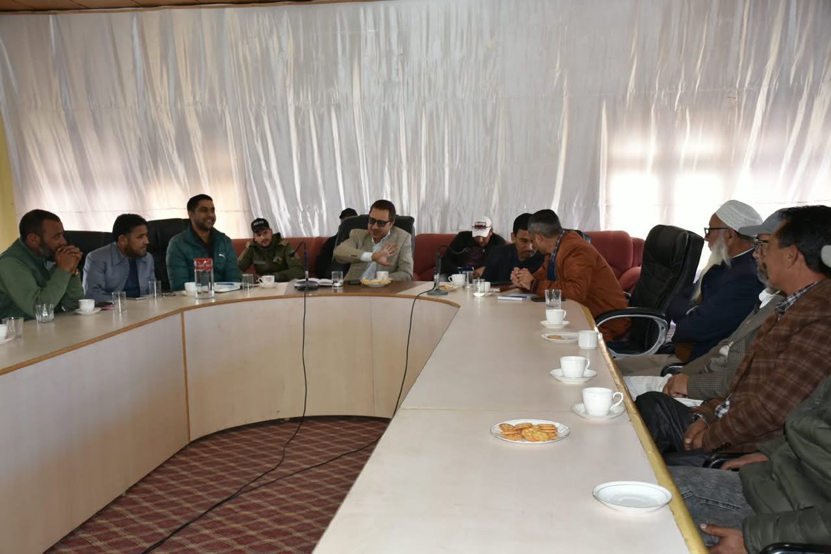 DIPR_Kargil's tweet photo. DC Drass, @imteeaz_kacho, chaired a meeting to discuss the growing menace of stray dogs across the district and to review measures being taken to ensure public safety, effective dog population management, vaccination and establishment of infrastructure.

https://t.co/Ku8qHAsuVb https://t.co/ZJdFY0QtYz