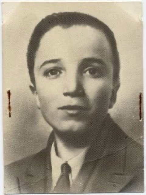 ANPIRomaPosti's tweet photo. #GiacominoDallOca "Chemino", operaio metallurgico, militò nel battaglione "Monaldo" della 63ma brigata “Bolero Garibaldi".
Catturato dai nazifascisti fu barbaramente impiccato e fucilato assieme ad altri 12 #patrioti presso #CasalecchioDiReno il #10ottobre 1944.Aveva 19 anni. https://t.co/J4UMvrv3wr