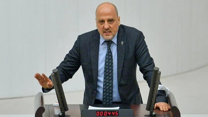 gundem7x24's tweet photo. Türkiye İşçi Partisi İstanbul Milletvekili Ahmet Şık rahatsızlanarak hastaneye kaldırıldı https://t.co/MeerZxC2Vd