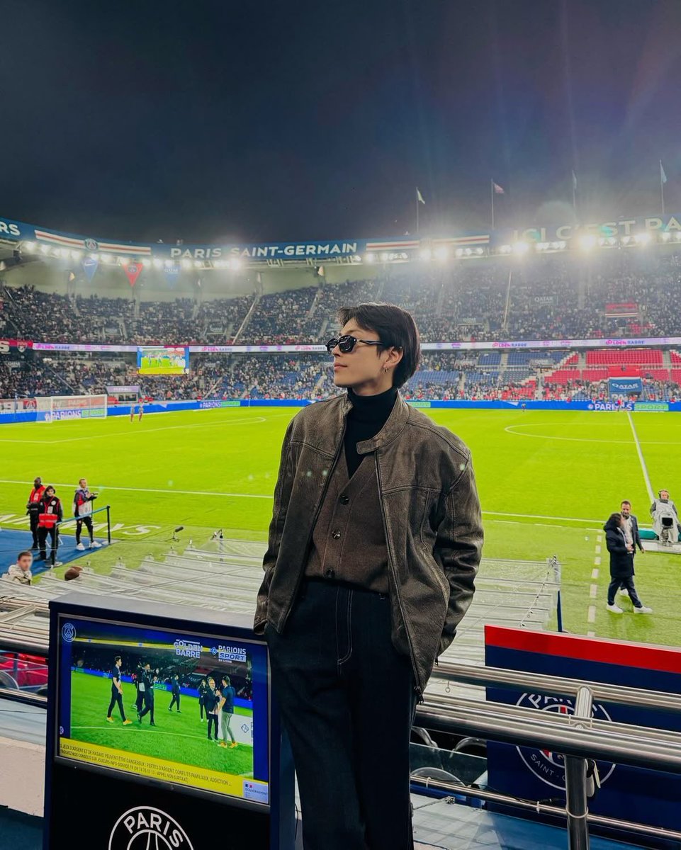hwavulation's tweet photo. ex-footballer turned team owner alpha dilfjccng x stunning model and newly widowed omega secnghwc whose friends invited him to join them in the owner’s suite at the match 💭 slowburn, miscommunication, mating cycles, perhaps some pining while fucking, and lots of love &amp; #healing https://t.co/WI629qVd1m