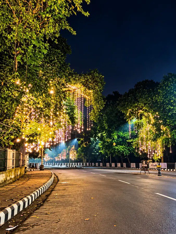 _rosogolla's tweet photo. This year durga Puja decorations that make you fall in love with Kolkata all over again. 🥹✨ https://t.co/4afxvS12i0
