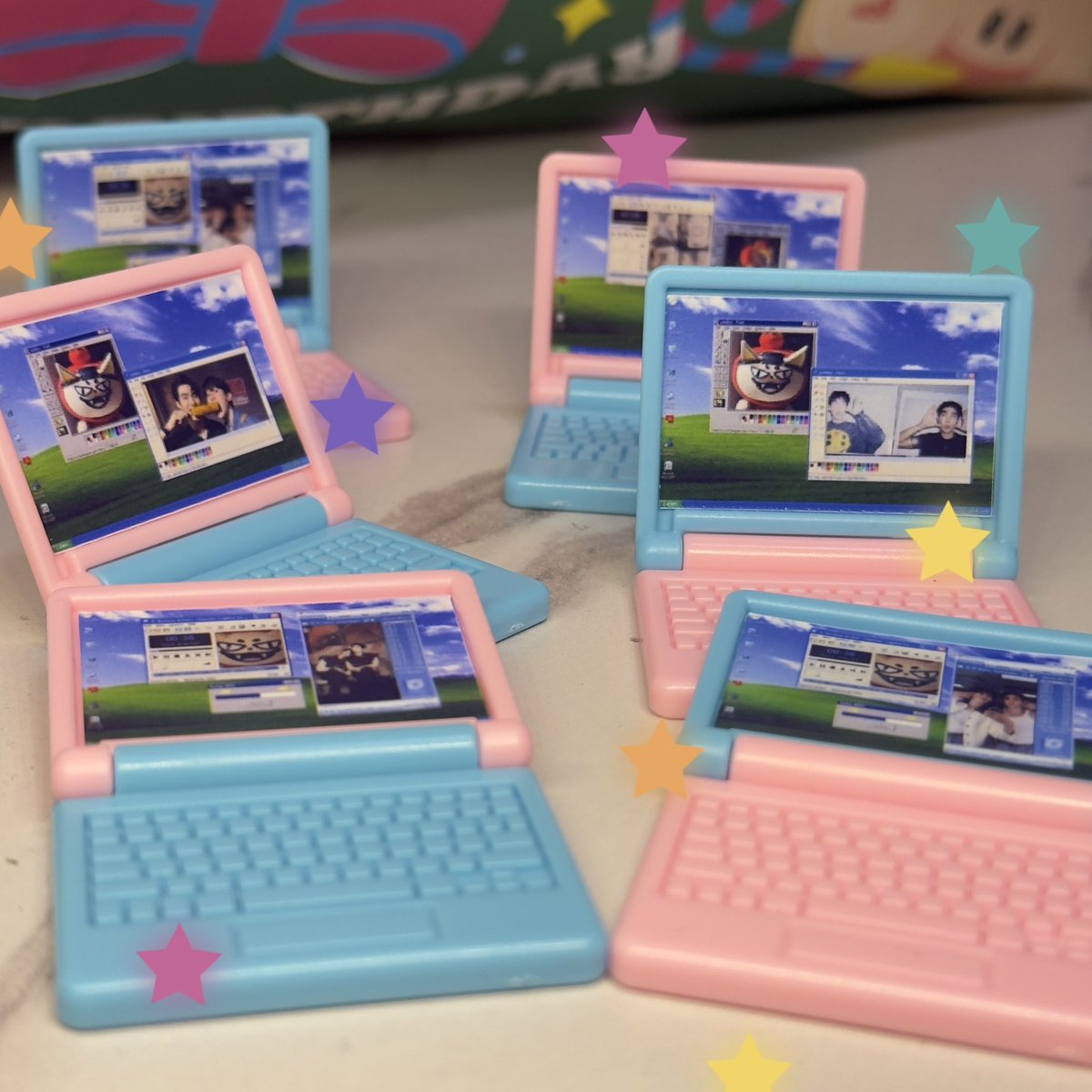 itynieu's tweet photo. — giveaway for  ด้อมฟอสบุ๊ค 🦊🍅— 

(💻 ✨) tiny laptop — แล็บท็อปจิ๋วแต่งโต๊ะ
สามารถนำไป d.i.y เปลี่ยนรูปได้เองเลยยย

ᜊ มีทั้งหมด 5 ลาย ตอนเจอกันขออนุญาตสุ่มให้น้าา

📍: Union Mall, Union Hall 

⋆｡‧˚ʚ #FORCEBOOK #TOMAFOX ɞ˚‧｡⋆
#GMMTVFANIVAL2026HappyFamily https://t.co/Yc6t7bxz0F