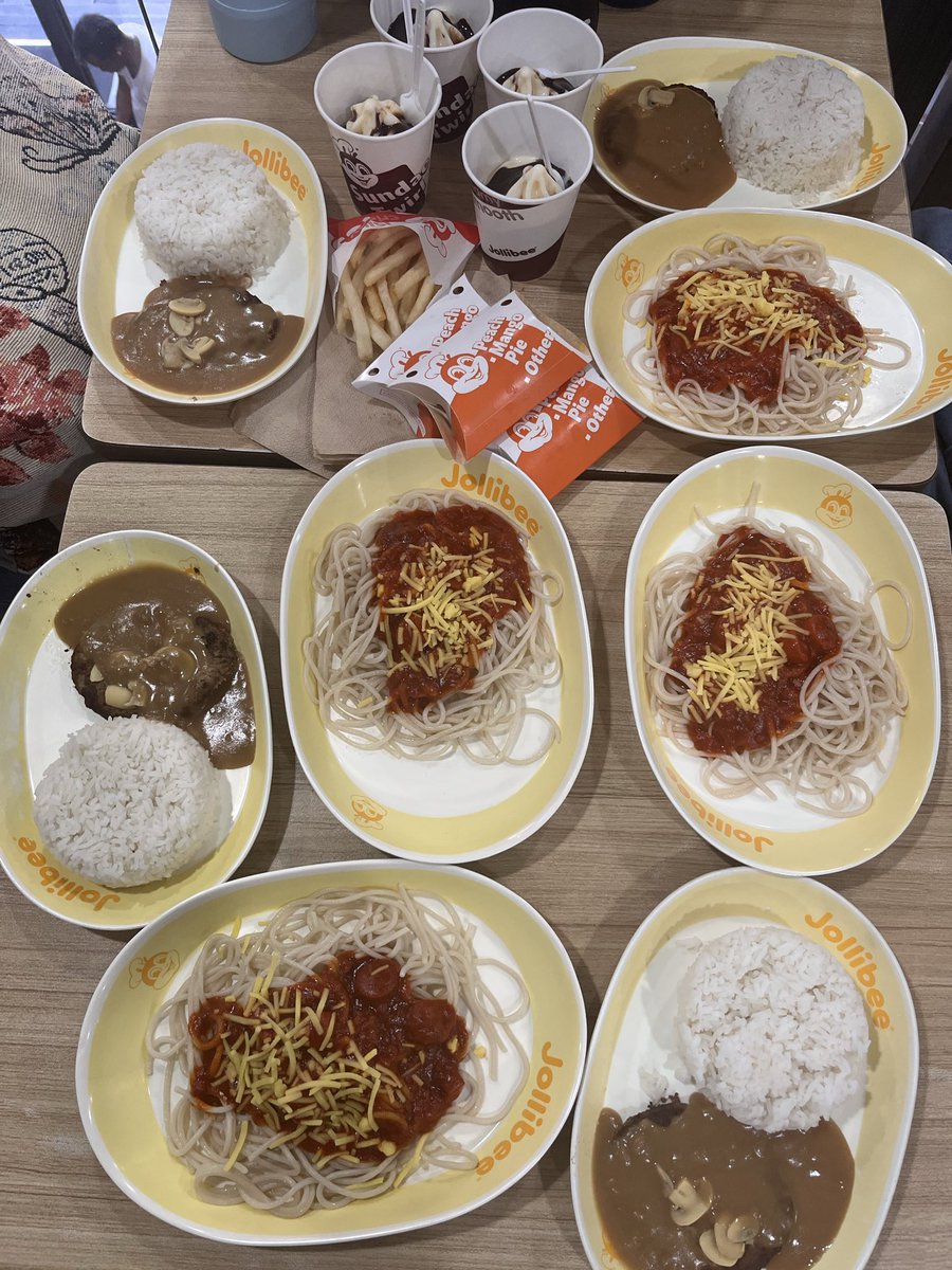 luvcal1's tweet photo. Before this day ends, I just want to thank @444chainsaw, @justjoeit11, @denisefied and sa lahat ng bumati kay papa for making this celebration possible. Hindi ko talaga expected na may magbibigay saakin pandagdag sa handa niya today 🥹 Dapat po sana onting handa lang kami today since limited lang yung budget pero dahil sa tulong niyong tatlo nabili po namin yung gusto niya. Sobrang masaya yung family ko kasi minsan lang namin siya makasama and naging sobrang sulit pa. Wishing you all the same happiness you brought to us today po! ❤️