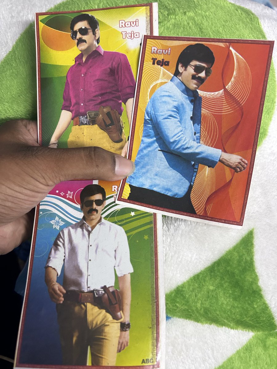 VjuuuSpidyyy's tweet photo. Na 8th class lo greeting cards @RaviTeja_offl 

Power vs Agadu clash 

Tuition lo yedipincharu mahesh vasthunnadu raviteja cinema adadhu annaru ! 😕 cut chesthey power 💪💥💥💥Movie 50🌟Days 

#Raviteja 💥💥💥🕺

Thank you @dirbobby school time lo thala yethukuney la chesav ❤️🥹🙏