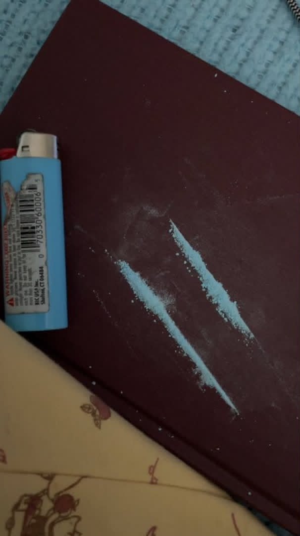 Vienna7twt's tweet photo. #drugtwt first time doing lines kinda scared https://t.co/Ekp0Ul0C4o