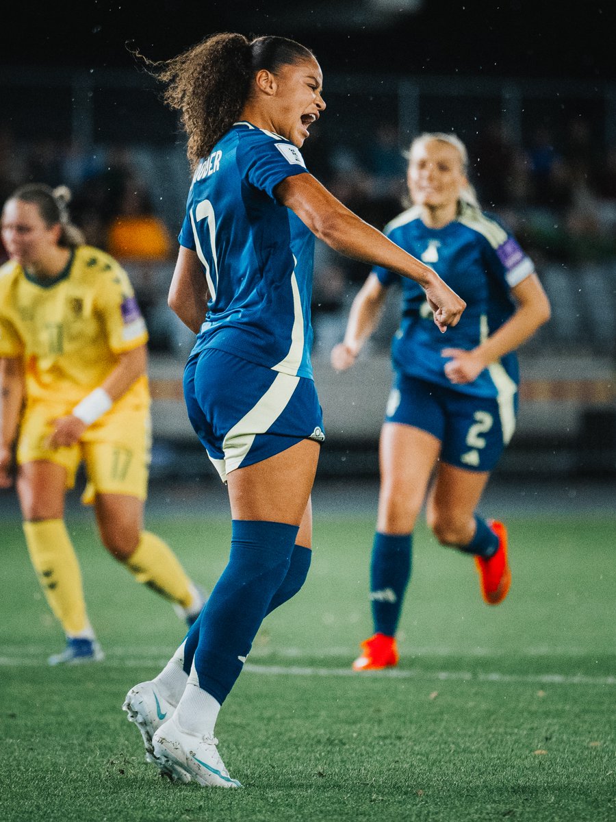 svenskfotboll's tweet photo. Den känslan!

Felicia Schröder gör sitt första landslagsmål 🔥 https://t.co/JO9LhF2oCE
