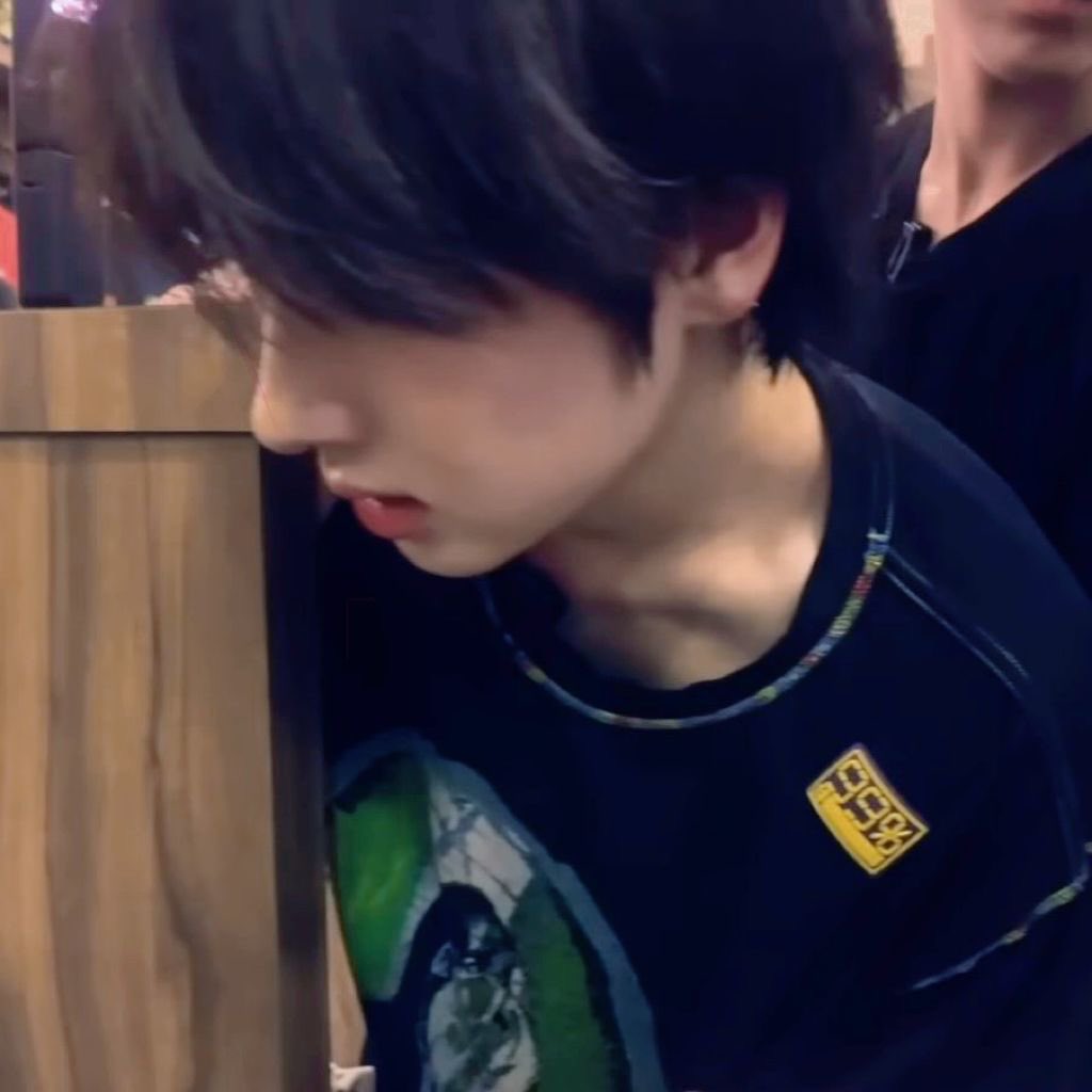 sakuu_zip's tweet photo. 옆모습이 ㄹㅈㄷ 남자거든요 https://t.co/hWlfl5j27g