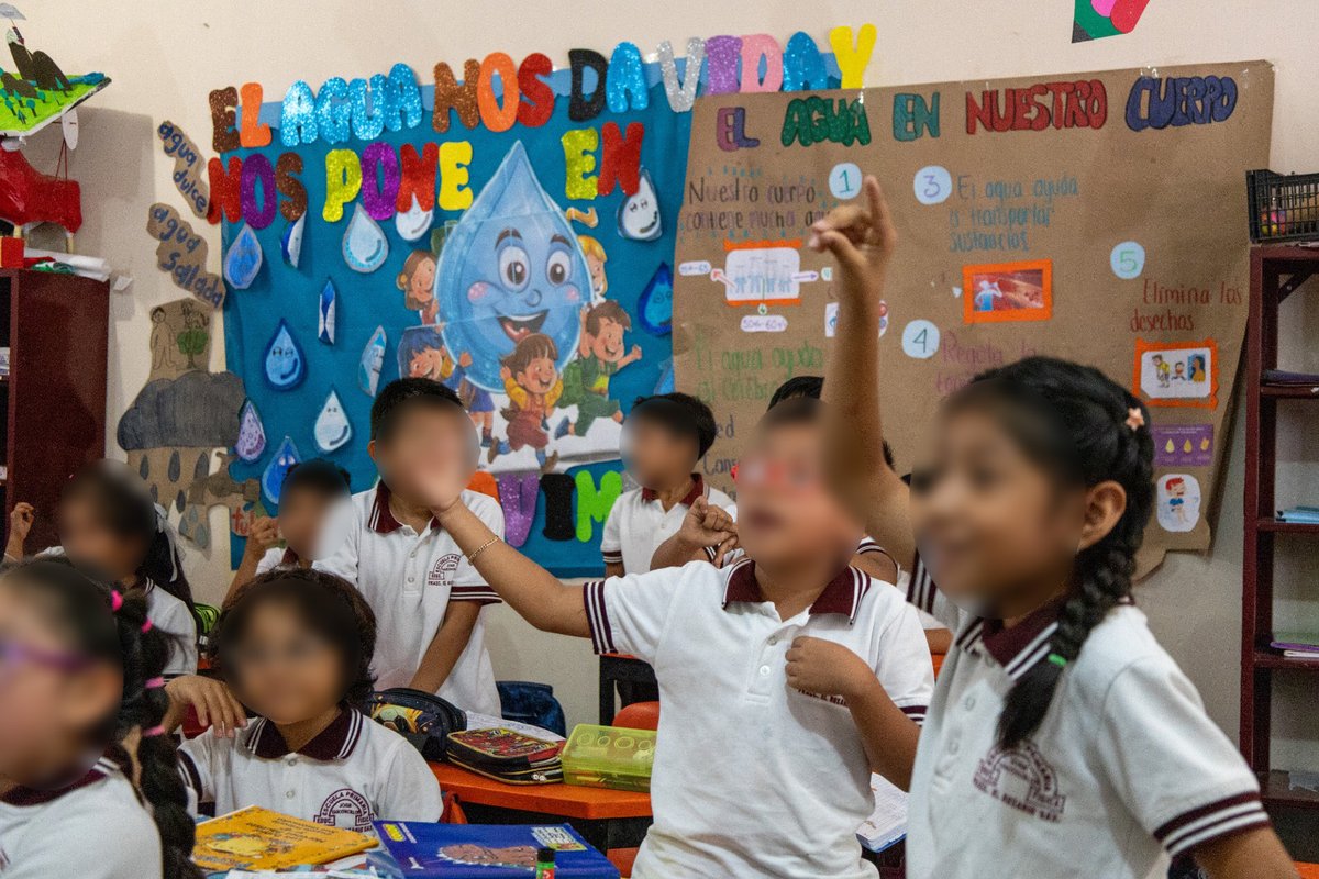 OCCE_GobOax's tweet photo. A través del Departamento de Diseño de Productos, la #OCCE visitó la Escuela Primaria José Vasconcelos para compartir el cuento "La biblioteca de los secretos", despertando la imaginación y la curiosidad de las y los estudiantes a través de las historias. 📚✨ https://t.co/jNgcGLo1ci