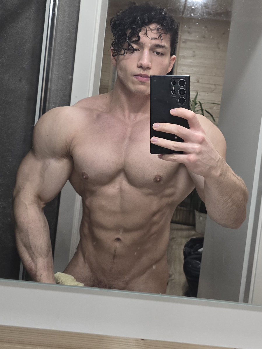 Aaronaeofficial's tweet photo. Join my secret page and worship your master😜 https://t.co/XS7zZ2tvNe