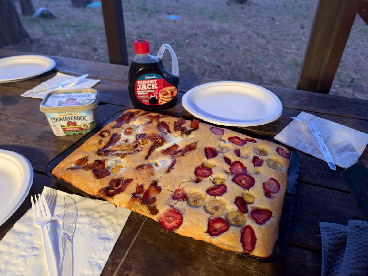 PCODoors's tweet photo. Breakfast for Dinner!!!  Pancake base topped with bacon &amp; eggs on one side, and banana and strawberries on the other (built in dessert).   Now an Otto's Cabin favorite. #PlayersChoiceCBD #PlayersChoiceOutdoors #AMontanaJournal https://t.co/q57uzUMsgM