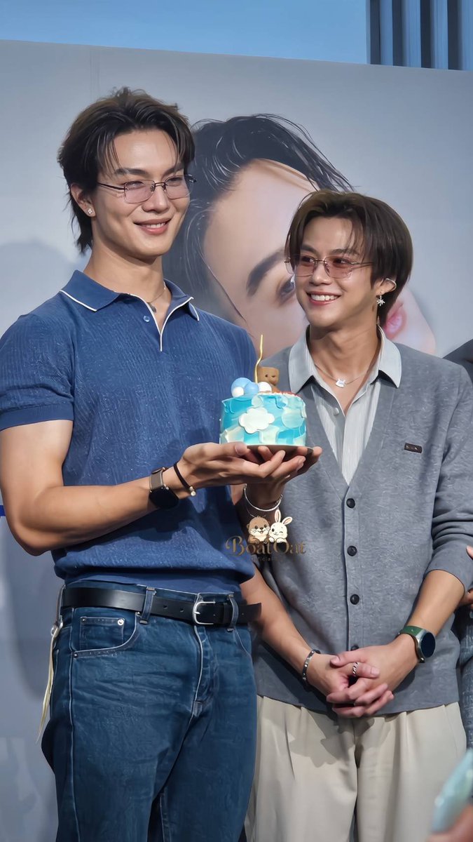 Boatoatofficial's tweet photo. Warm &amp; Cozy Moments 🤍💜

HAPPY 30th YONGYUTT

#Blueprint30WithYongyutt
#BoatOat #THUR
#BoatYongyut #OatPasakorn 
@Yong_yutt @oat_psk https://t.co/2sFZfSrJTd