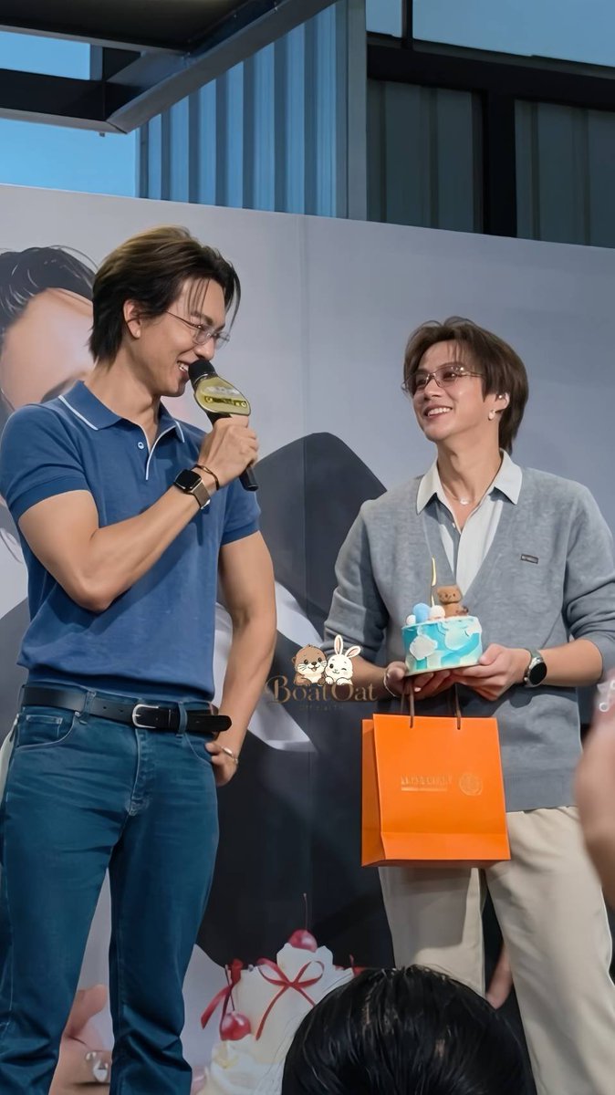 Boatoatofficial's tweet photo. Warm &amp; Cozy Moments 🤍💜

HAPPY 30th YONGYUTT

#Blueprint30WithYongyutt
#BoatOat #THUR
#BoatYongyut #OatPasakorn 
@Yong_yutt @oat_psk https://t.co/2sFZfSrJTd