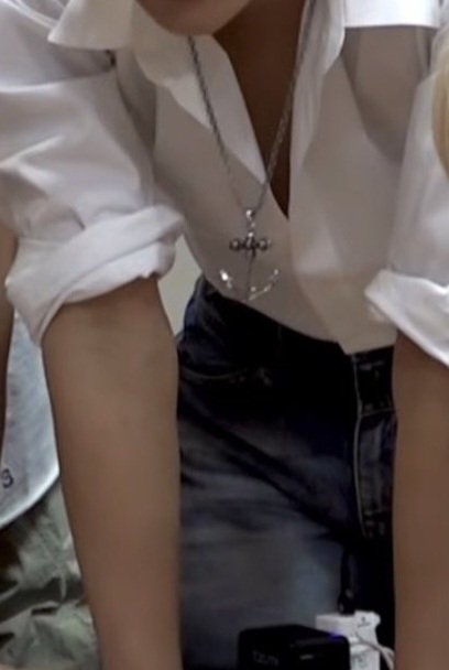 fnrnsnc's tweet photo. this willowy waist and those apple hips my goodness 😵‍💫😵‍💫😵‍💫😵‍💫😵‍💫 https://t.co/wD7EBDRtqT