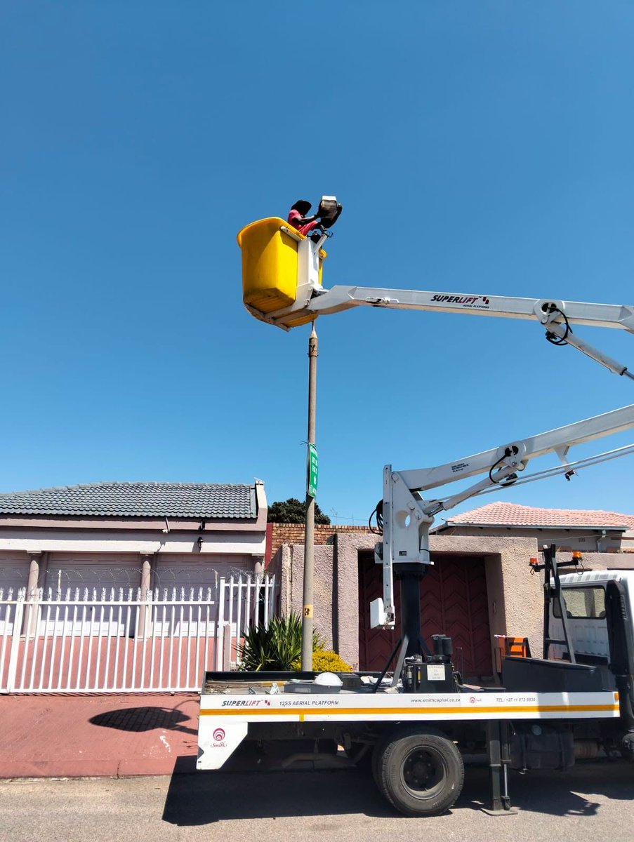 cbdoilRSA's tweet photo. ๐ก #FixingTheFrontline | #CoEPowerUpdate
Brighter streets, safer communities! ๐ช The City continues to repair and maintain streetlights across Ekurhuleni.
๐ Springs: Faulty streetlight fitting replaced on Fourth Street.
๐ Nigel (Visagie Park): Replaced a faulty streetlight fitting on Stassen Street.
๐ Chloorkop: Streetlight repairs carried out on Dunlop Street.
๐จ Spot a faulty streetlight or another service delivery issue? Report it to the Cityโs Call Centre on 0860 54 3000.
Together, letโs keep our communities safe and well-lit! ๐ก
#CoEWorks