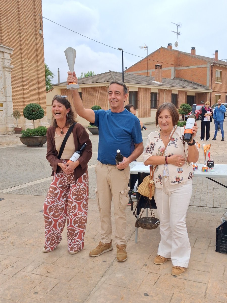 RutaVinoVerdejo's tweet photo. VII JORNADAS DEL MOSTO EN LA SECA
De manera distendida y divertida, los vecinos de La Seca volvieron a disfrutar de una mañana de actividades infantiles (prensado y pisado de uva) y de pruebas de fuerza y precisión.
Más info: https://t.co/GCMZqYKAg4 https://t.co/ziPIdf391u