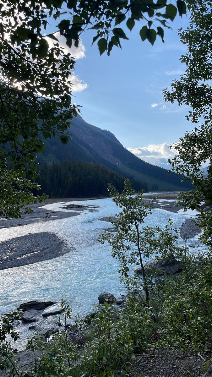 livehomecha's tweet photo. we need bon voyage in banff 🇨🇦💜 https://t.co/lfq14aZVXt