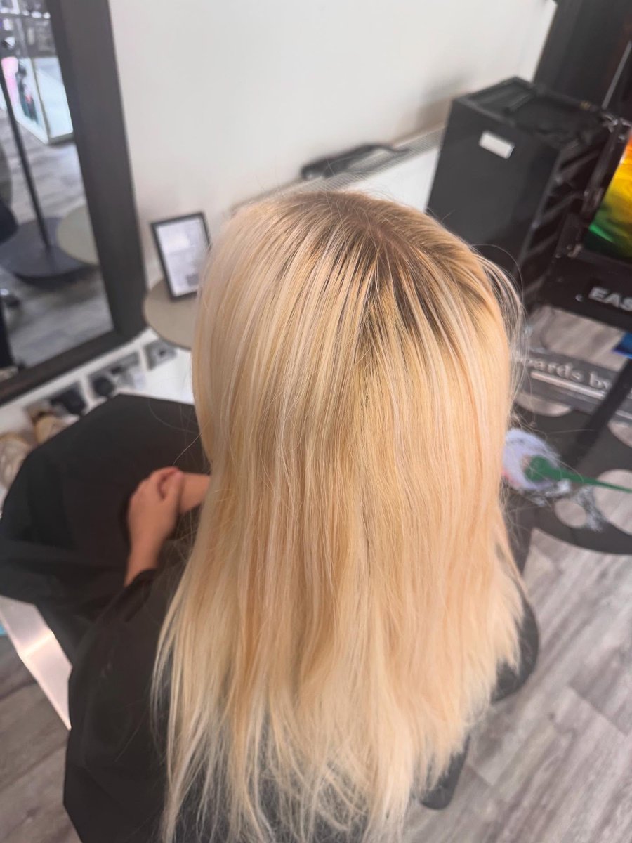DoOleo's tweet photo. Colour correction by Kane. Full-head highlights and slices to brighten while removing brassy golden bands, followed by colour between every foil to neutralise warmth. Before-and-after photos show the tone. https://t.co/RYC8yskCSu