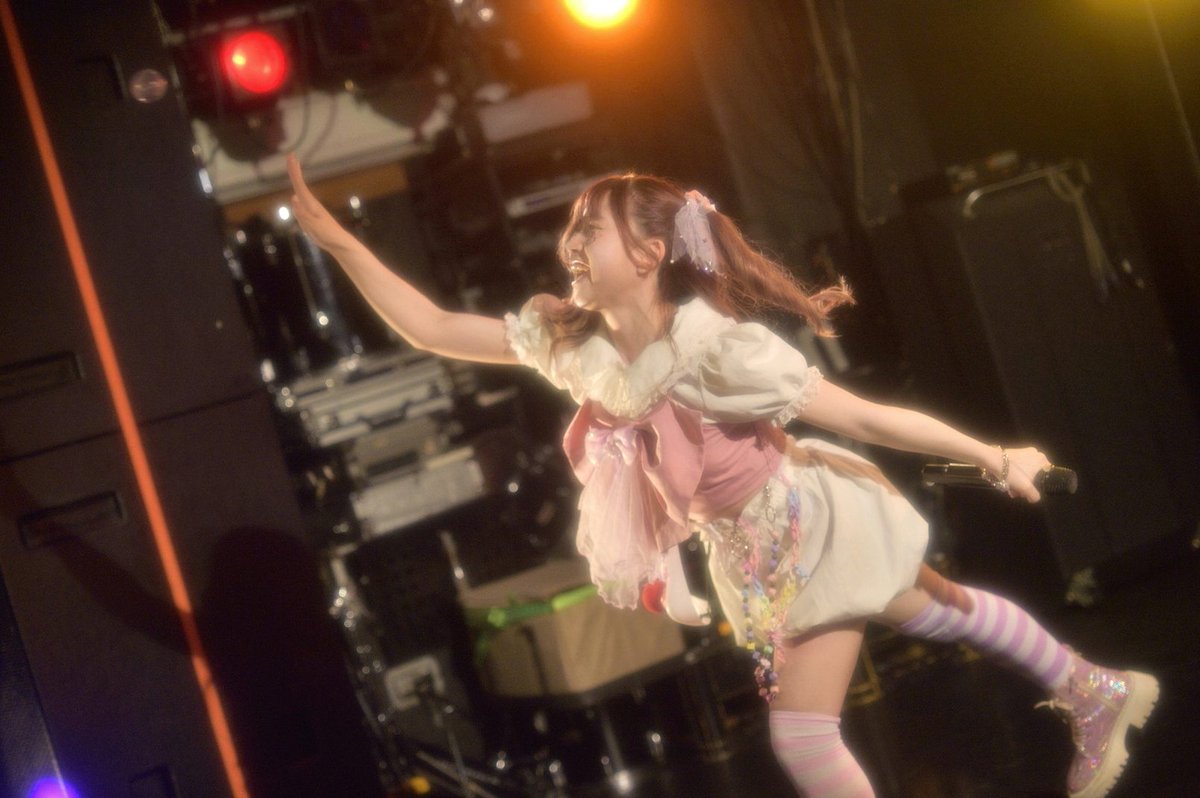 EXILETA12's tweet photo. 何をするにも良い気候だけどあえて何もしないでゴロゴロしたい秋を吸いつくしたい https://t.co/6G41a7PB39