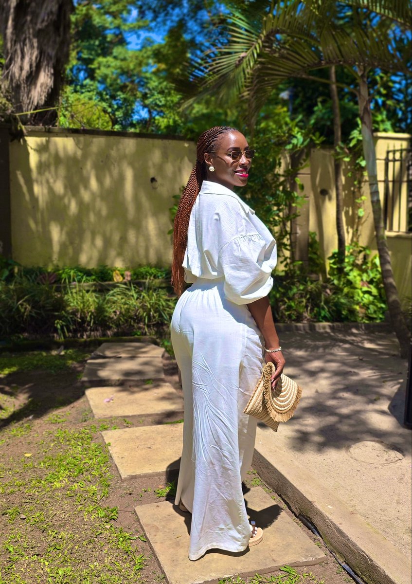 PearlyRose_Ug's tweet photo. My Independence Day was like this:..... 🖤💛❤️

#indepenceday #independent #sunny #friday #pretty https://t.co/mOZD5SWLnu